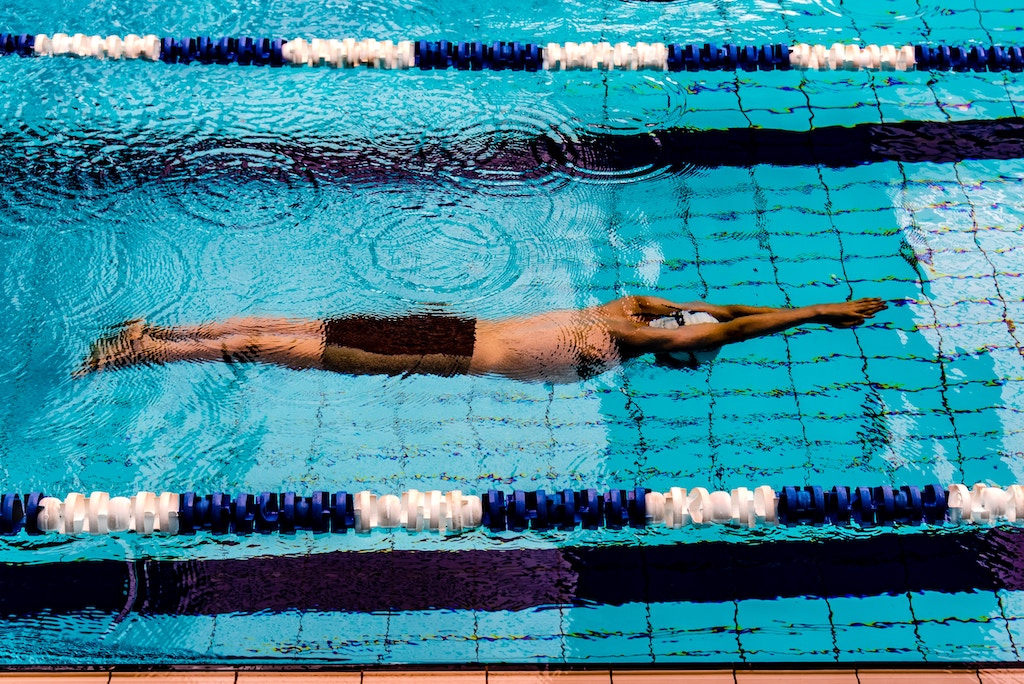 benefits of swimming, man swimming